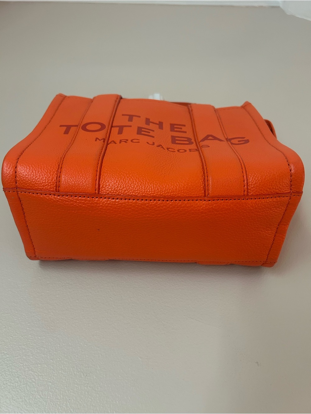 Authentic Marc Jacobs The Small Tote Leather In Dragon Fire Orange EUC - Picture 8 of 9